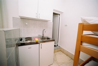 veliki apartman kuhinja